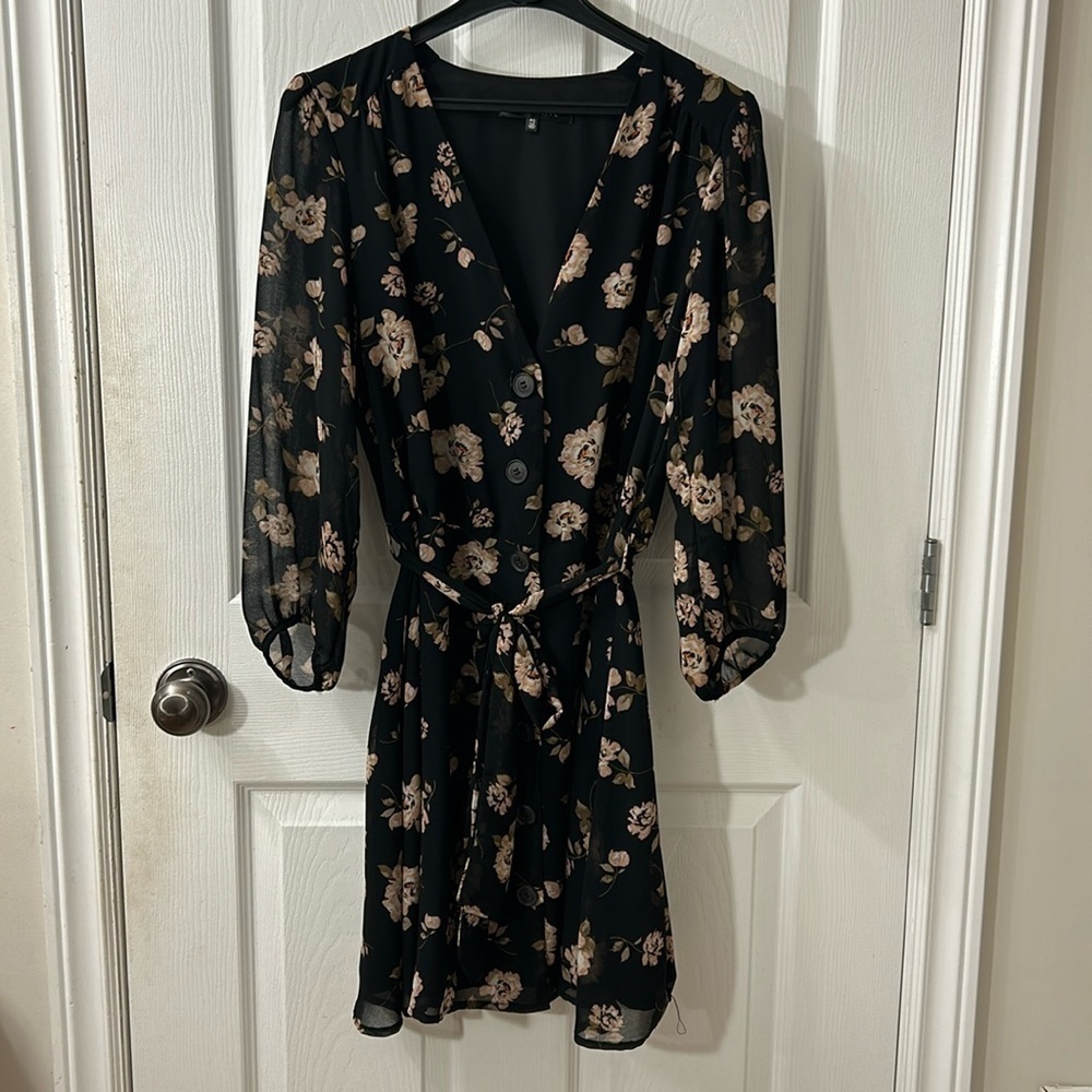 Dress women’s size small Dynamite black floral print sheer sleeves